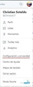 selecciona configuración y privacidad en twitter